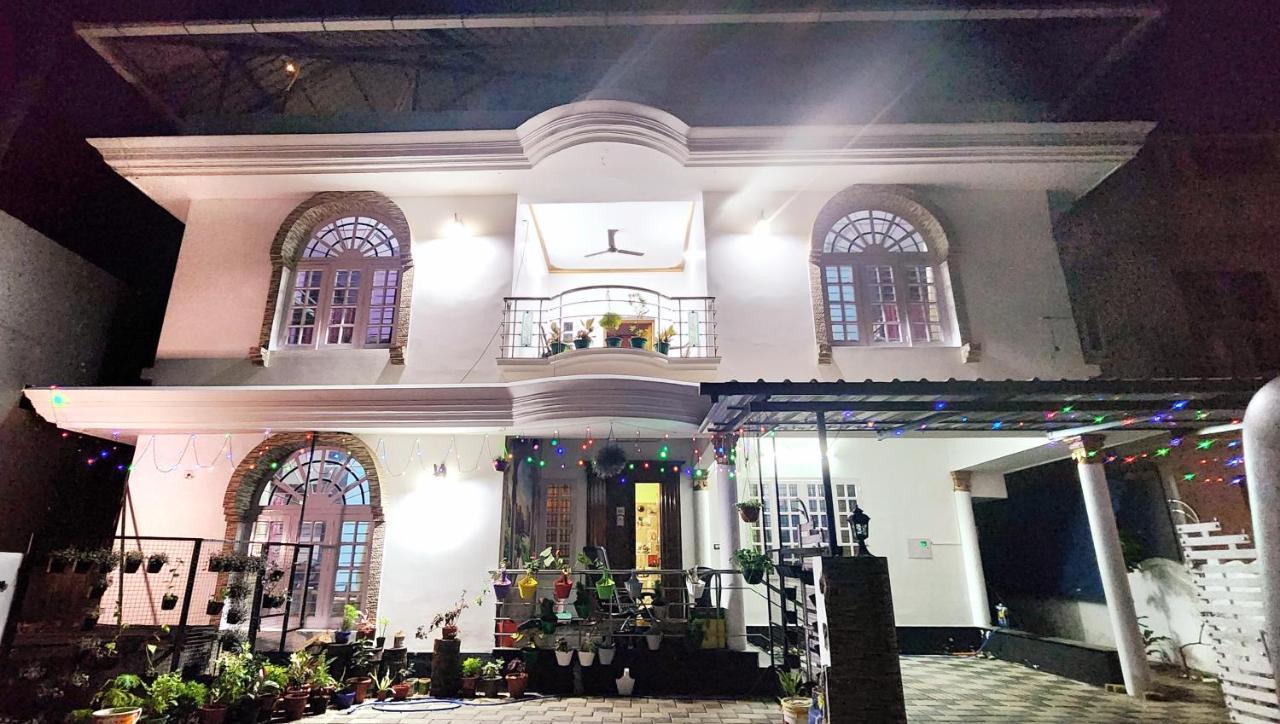 Jj'S White House 호텔 Thrissur 외부 사진